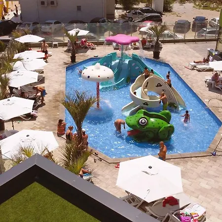 Cermar Apartment- N Pool Resort- Parking アパート