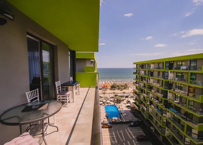 Cermar Apartment- N Pool Resort- Parking アパート