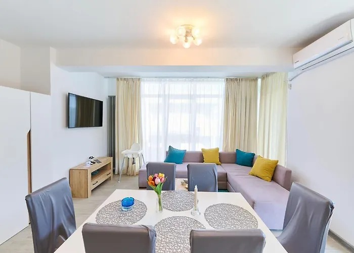 Cermar Apartment- N Pool Resort- Parking アパート ママイア