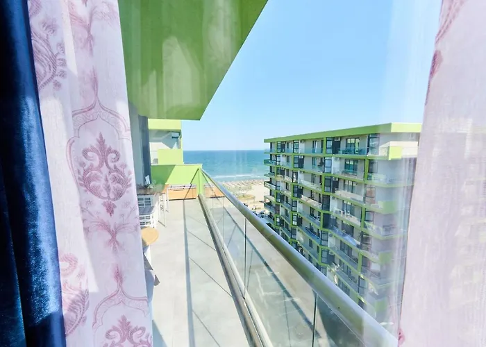 Cermar Apartment- N Pool Resort- Parking * ママイア